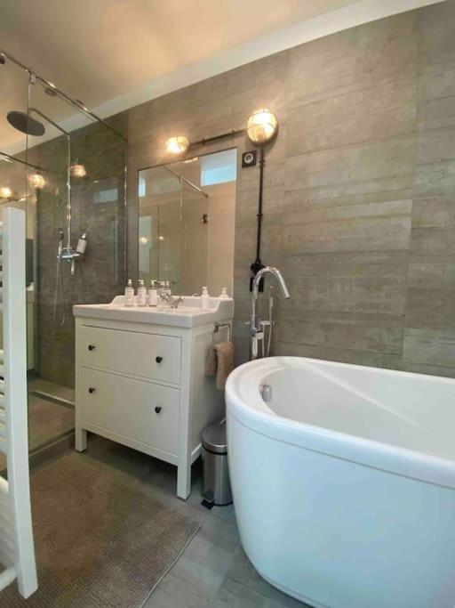 Rare ! Loft Atypique Centre-Ville Parking Jardin Reims Ngoại thất bức ảnh